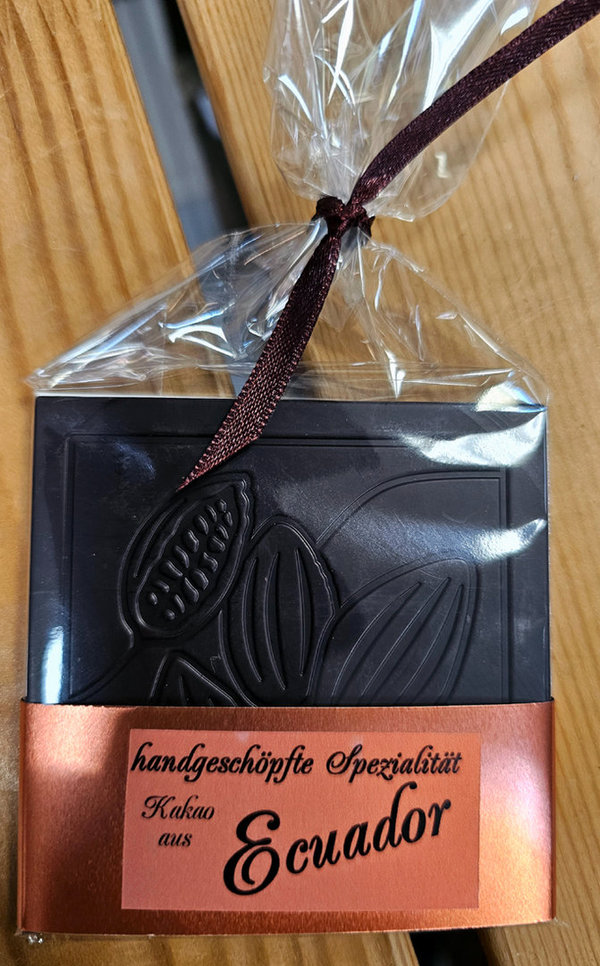 Zartbitter Schokolade mit reinem Kakao aus Ecuador