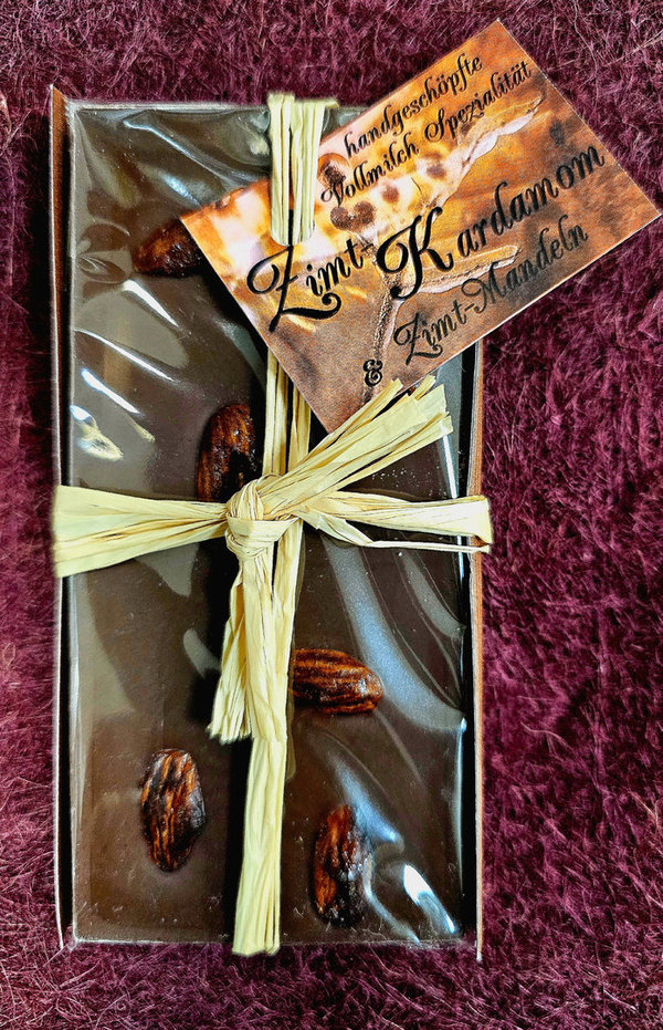 Vollmilch-Schokolade mit Zimt-Kardamom und karamellisierten Zimt-Mandeln